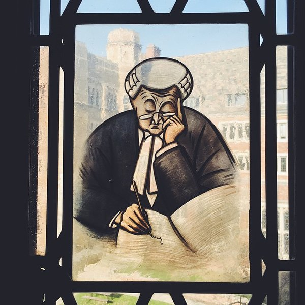 耶鲁大学斯特灵纪念图书馆内一扇窗户上的装饰画。