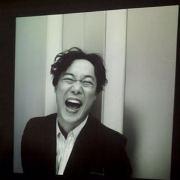 还好有个陈奕迅的个人资料头像