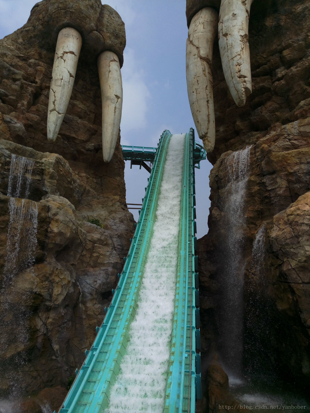 这里写图片描述