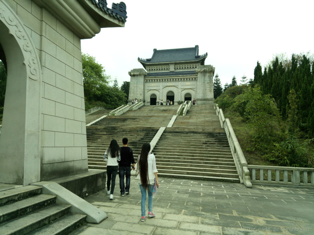 这里写图片描述