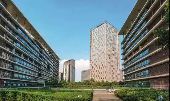 腾讯、锤子、香奈儿相继亮相的成都，有哪些互联网公司可以去？-20171121早读课