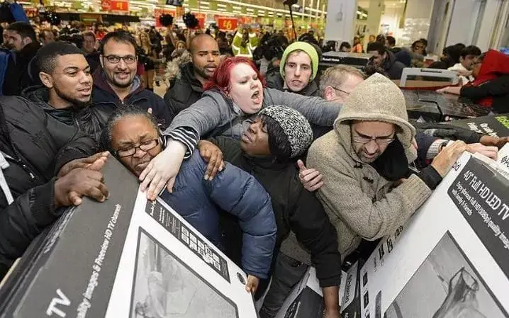 blackfridayfights_trans_NvBQzQNjv4Bq2oUEflmHZZHjcYuvN_Gr_bVmXC2g6irFbtWDjolSHWg