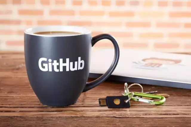 GitHub 是基于 Git 的