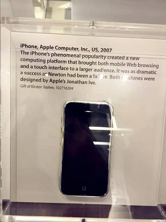 2007年第一代iPhone面市