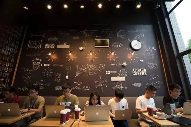 Costa开了一家程序员主题店，还推出了一款“程序猿特调”