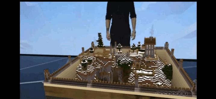 在微软 HoloLens 上玩 Minecraft / Credit: Microsoft