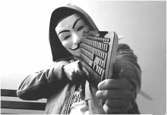 天才黑客！17岁打脸乔布斯，20岁搞疯索尼，26岁叫板特斯拉，写2000行代码市值8000万美金