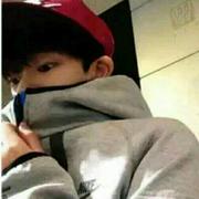 罗伯特是疯子丶的个人资料头像