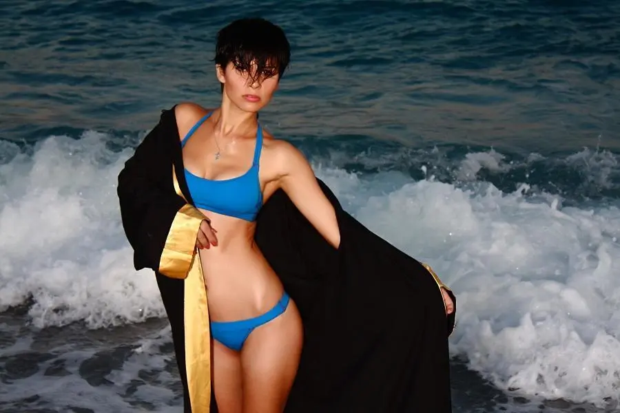 海滩美女.jpg