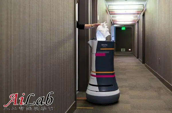 美国失业者不满：机器人把我们的工作抢走了