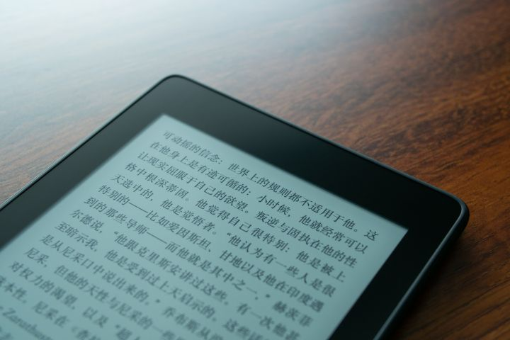 屏幕和机身一体的Kindle Paperwhite 4，可能是你入门Kindle 的最佳型号