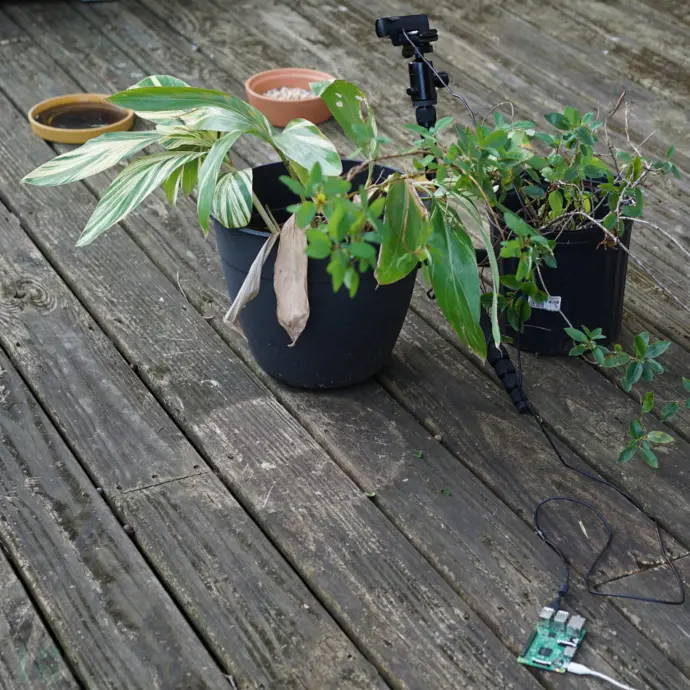 Python+树莓派+YOLO打造一款人工智能相机
                                                            