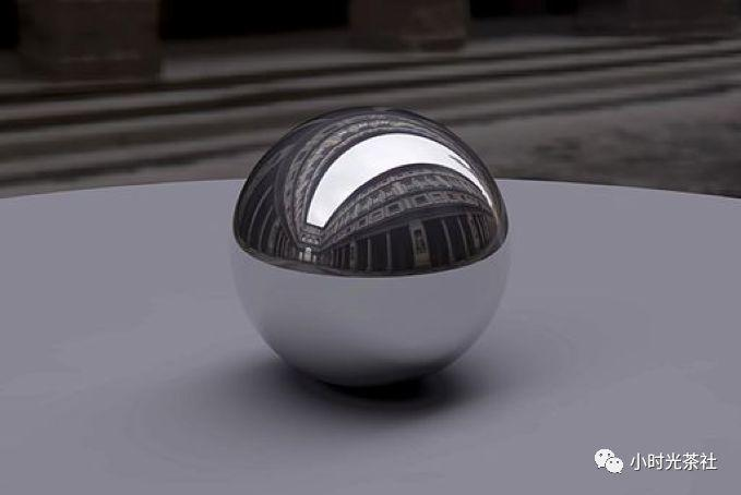 [ 图三：一个金属球体在场景中的效果图 ]
