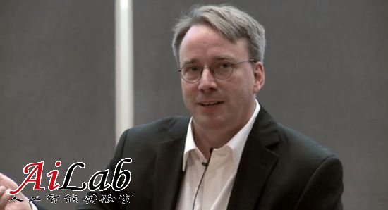 在回答一名用户提问时，他回答道：“我们即将拥抱人工智能，几乎可以肯定它的运作方式非常类似于递归神经网络。事实上，随着各种人工智能在培训下等级不断提升，从传统计算机意义上来看显然并不‘可靠’。但拉开人工智能序幕的并非这些传统技术，届时人们认为现在对它的‘理解’只是一个初期的人工智能”。