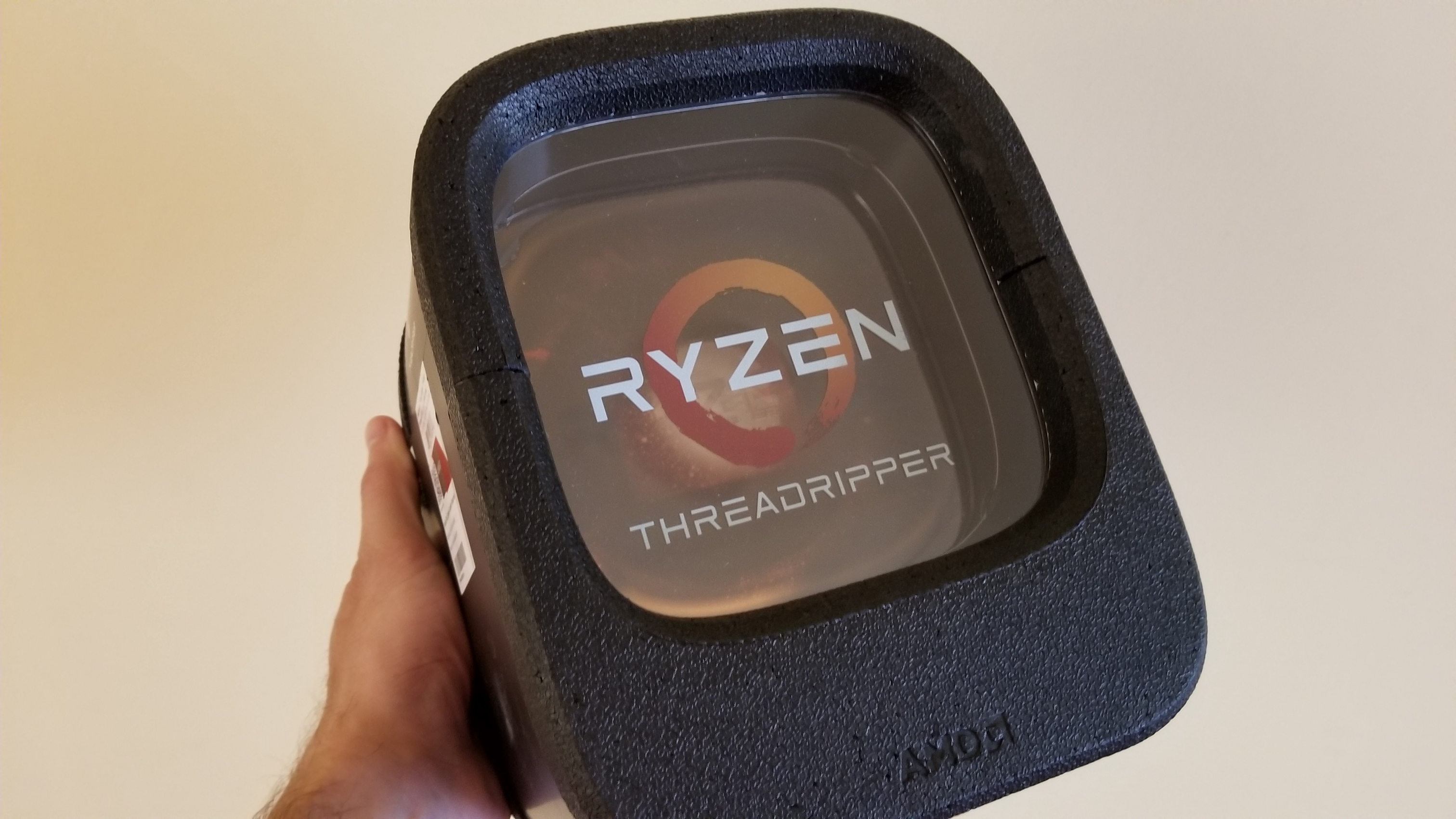 AMD 锐龙 Threadripper CPU