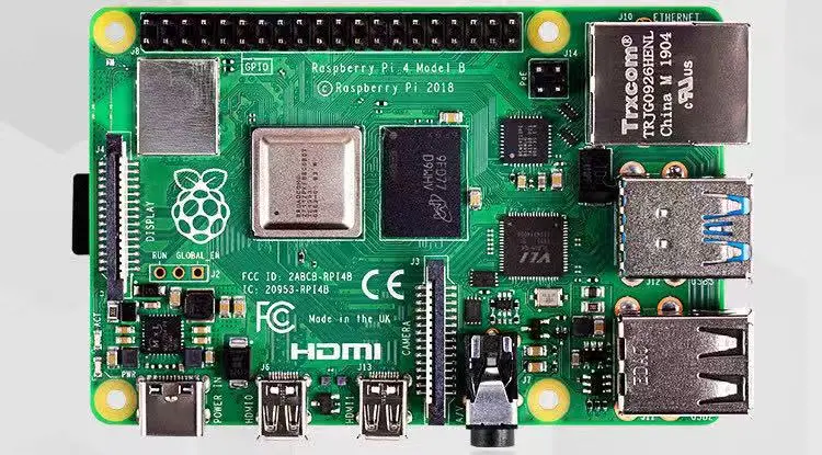 树莓派4B主板正面图
