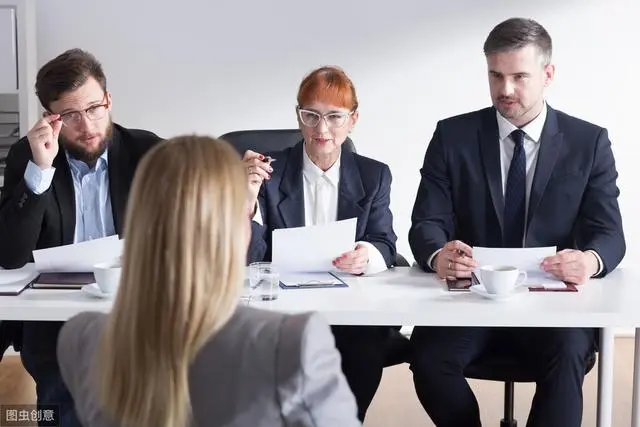 面试官：将 a.txt 文件中的单词与 b.txt 文件中的单词交替合并到