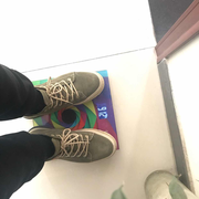 你见过哪个大人会跟小孩动真格的吗的个人资料头像