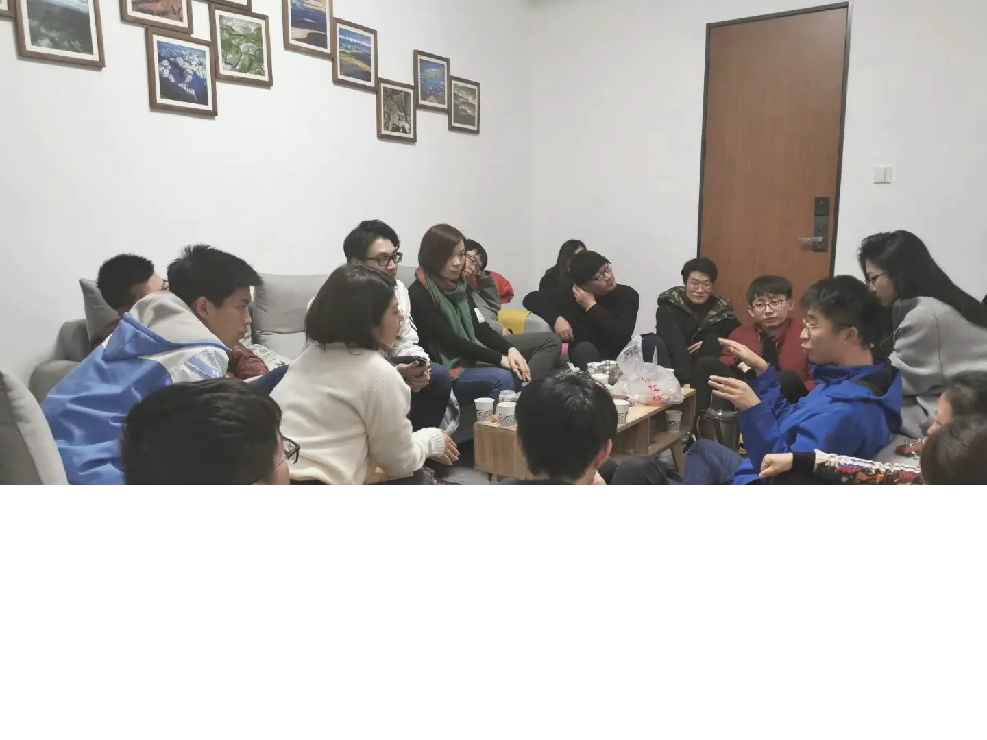 当天晚上来到凌晨两点。这是志愿者提供的一张现场照