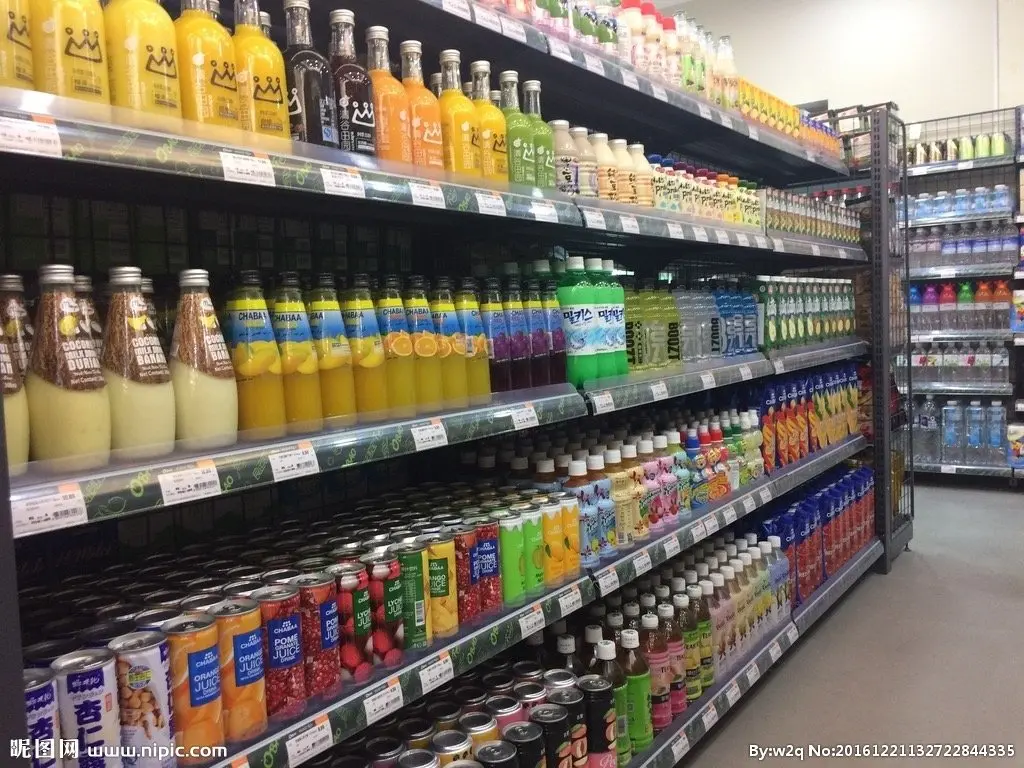 Store的货架摆满货物