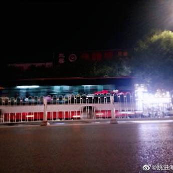 跳进海里躲雨T于2019-05-26 02:01发布的图片
