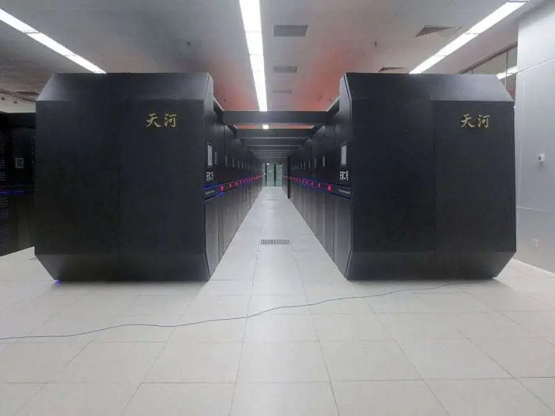 Tianhe-2 Supercomputer. Photo by O01326 – Own work, CC BY-SA 4.0, https://commons.wikimedia.org/w/index.php?curid=45399546