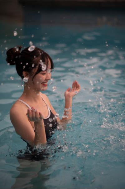 PS教程：清凉一下美女海报设计教程及素材