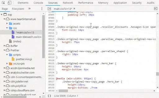 演示如何使用 ALT 键选择整列的 GIF 动图