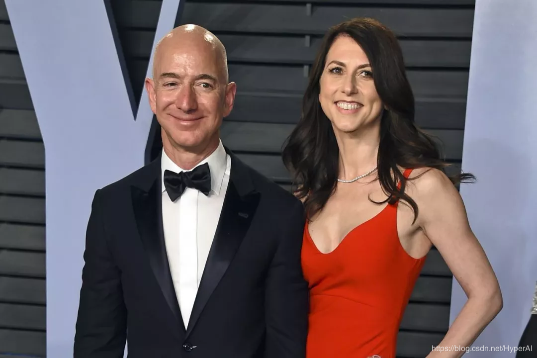 贝佐斯也曾是一位模范丈夫，前妻麦肯齐离婚后成为亚马逊第三大股东