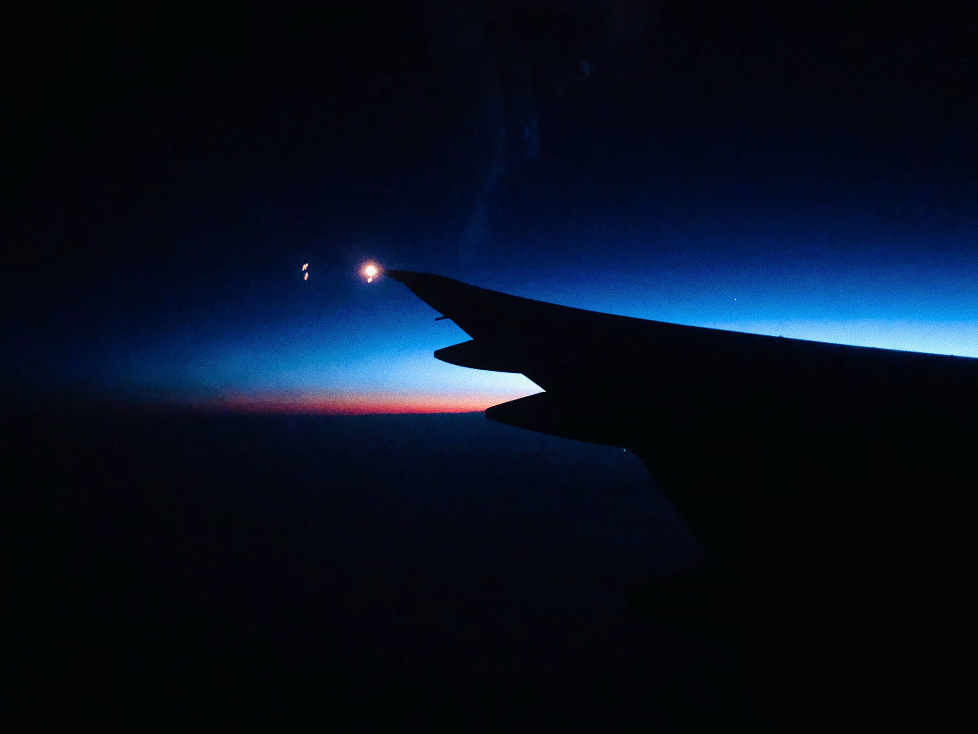 travel-aircraft-dawn