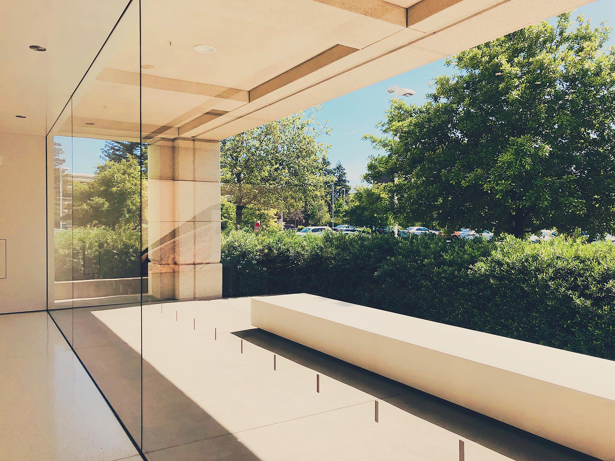 infinity-loop-apple-store-inside