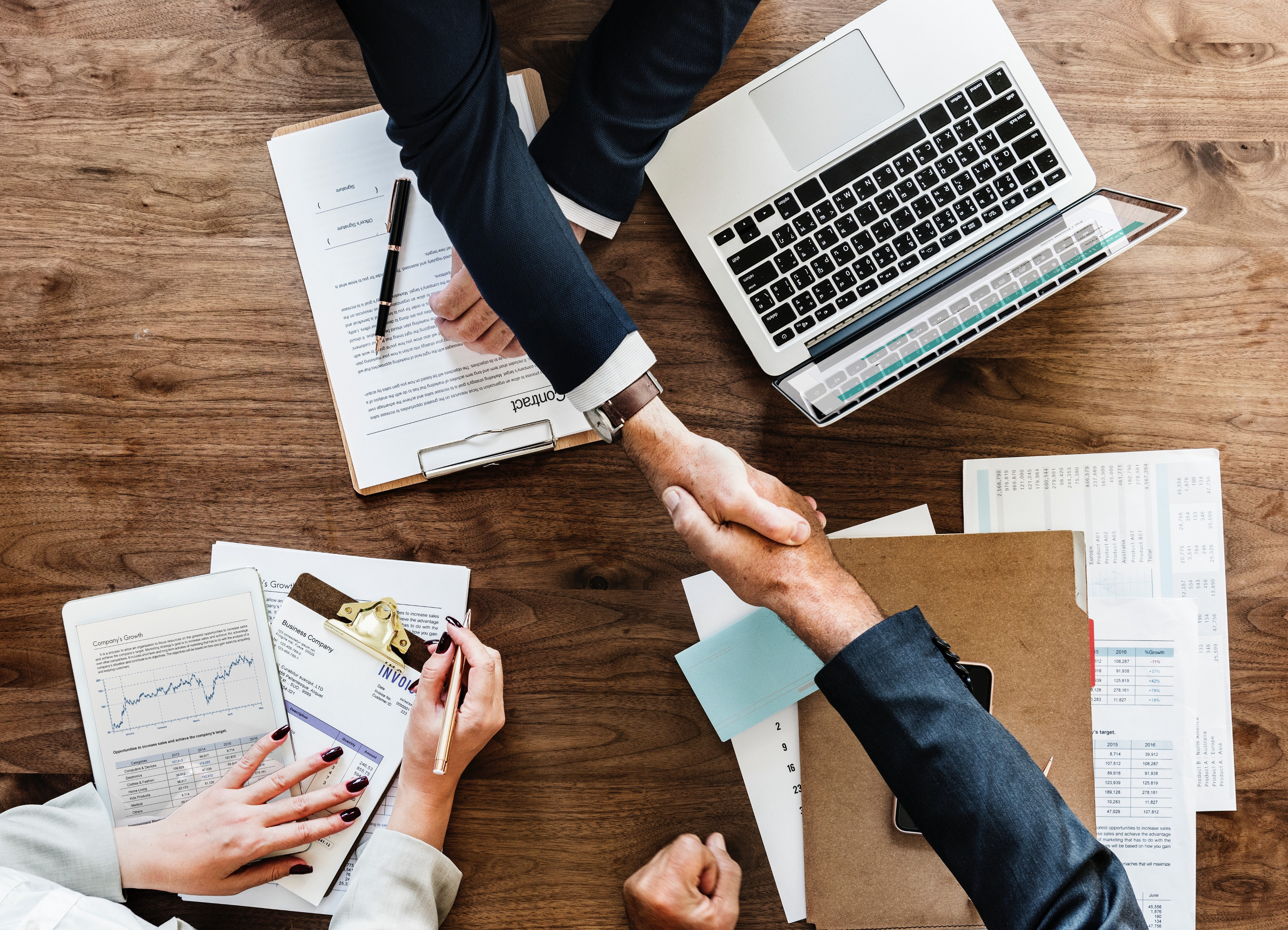 [rawpixel](https://unsplash.com/photos/cnseVhmbA7k?utm_source=unsplash&utm_medium=referral&utm_content=creditCopyText) 供图[Unsplash](https://unsplash.com/search/photos/interview?utm_source=unsplash&utm_medium=referral&utm_content=creditCopyText)