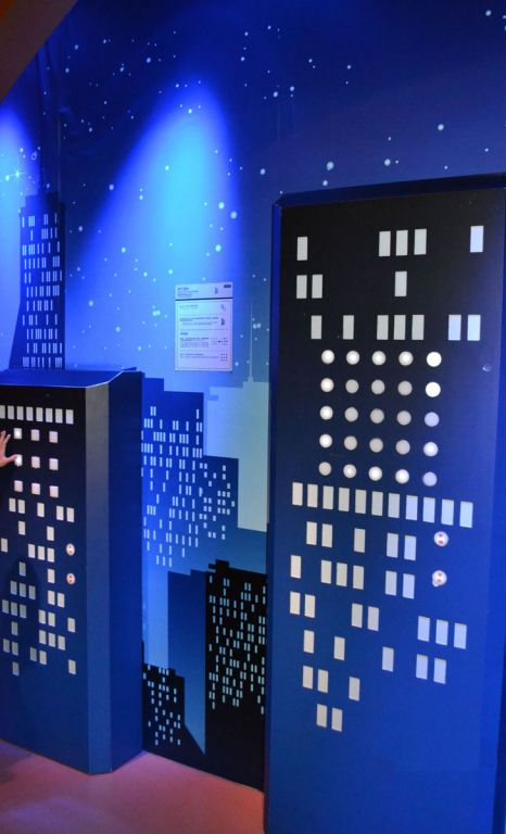 馆内的关灯游戏(图片来源网络)