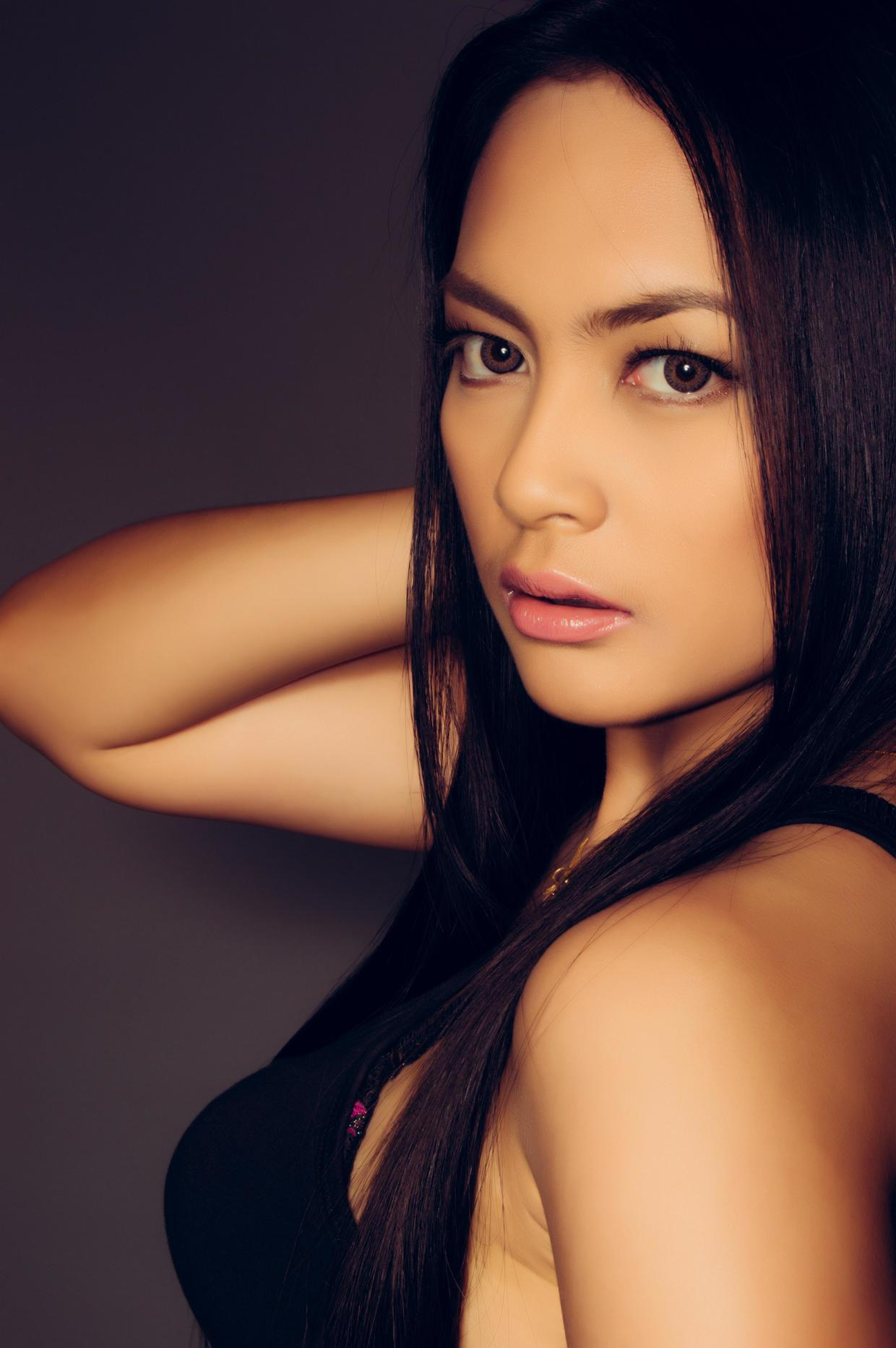 attractive-beautiful-beauty-face-607891.jpg