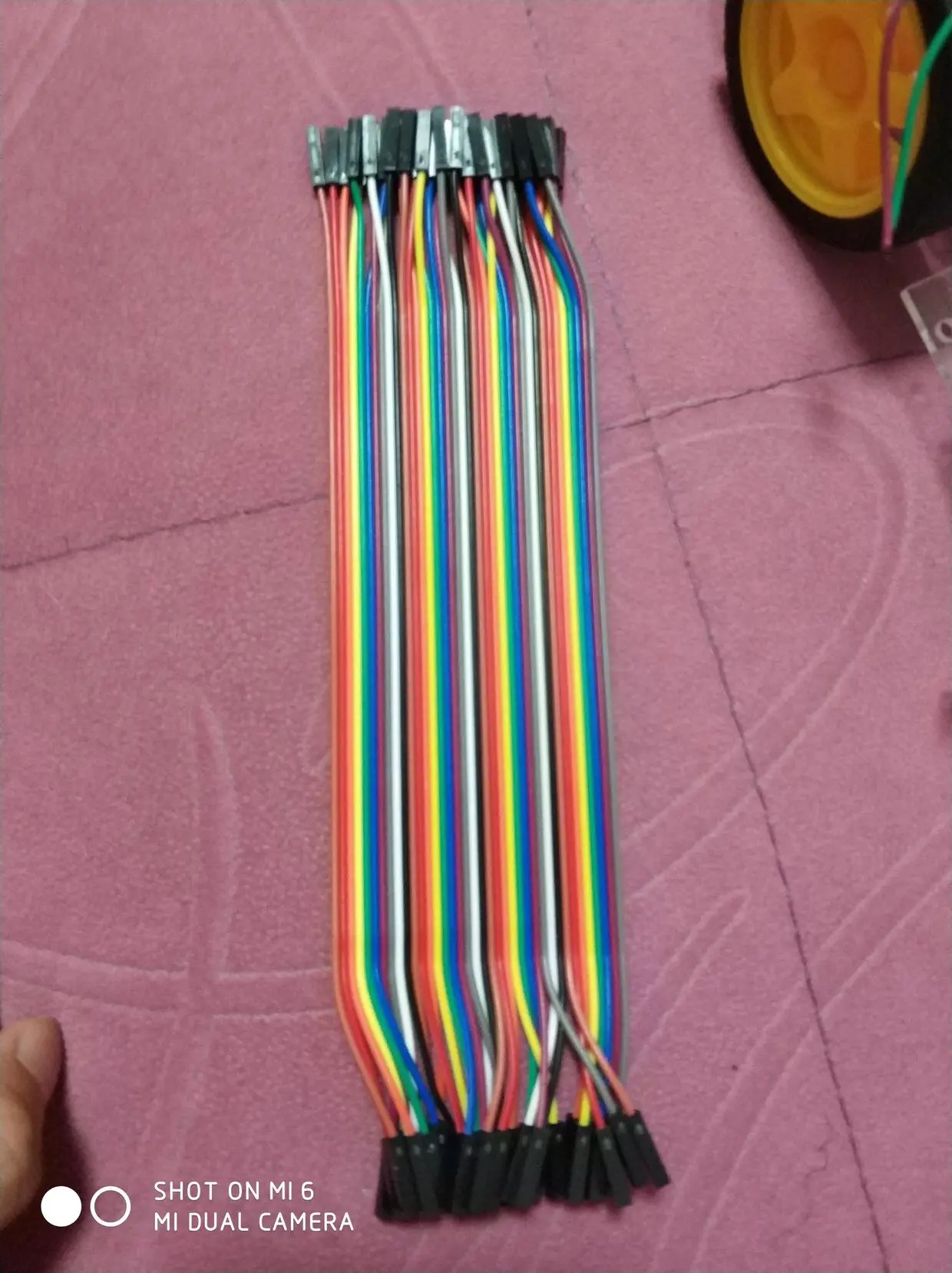 使用杜邦线 如图和马达连接